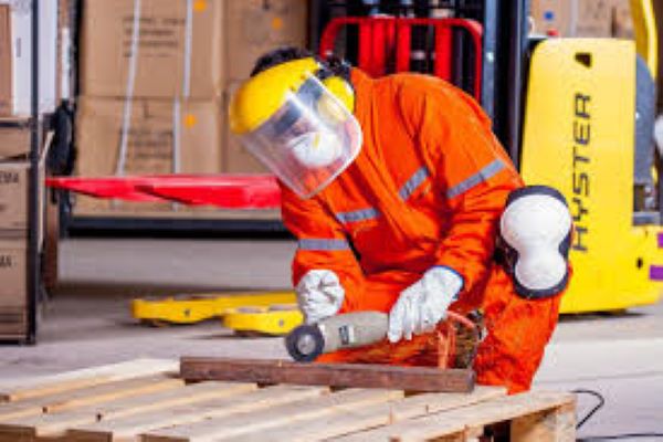 Importance of high visibility workwear 